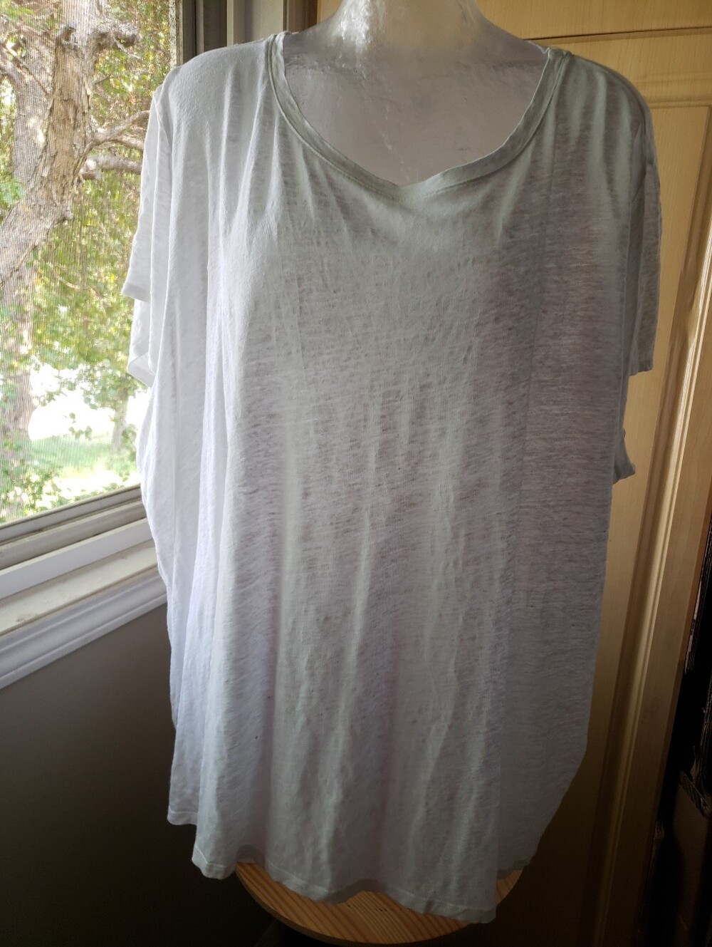 Eileen Fisher White V-Neck Short Sleeve Tee